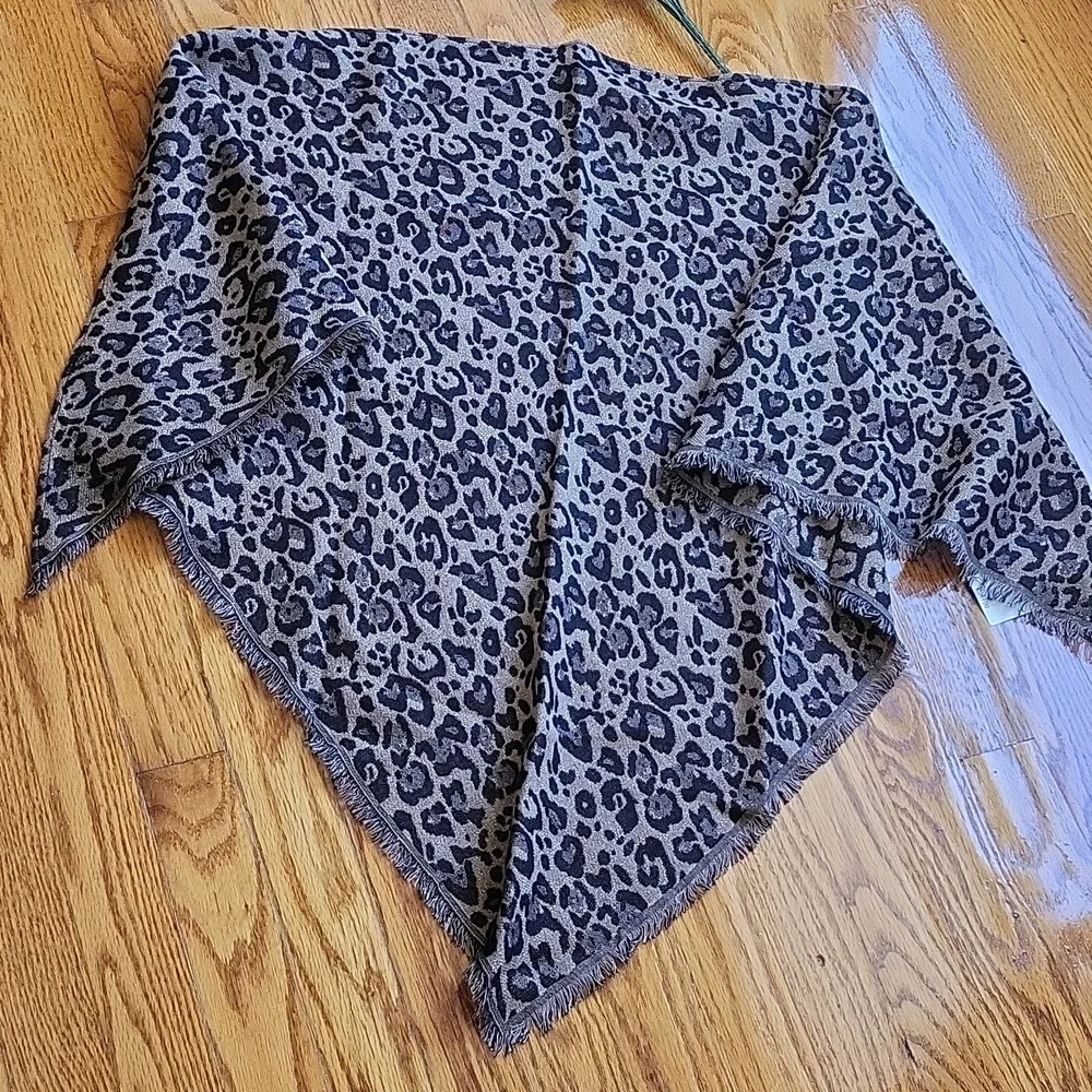 J Jill woman's Camelmulti multi-functional scarf wrap. One size. - Picture 8 of 11